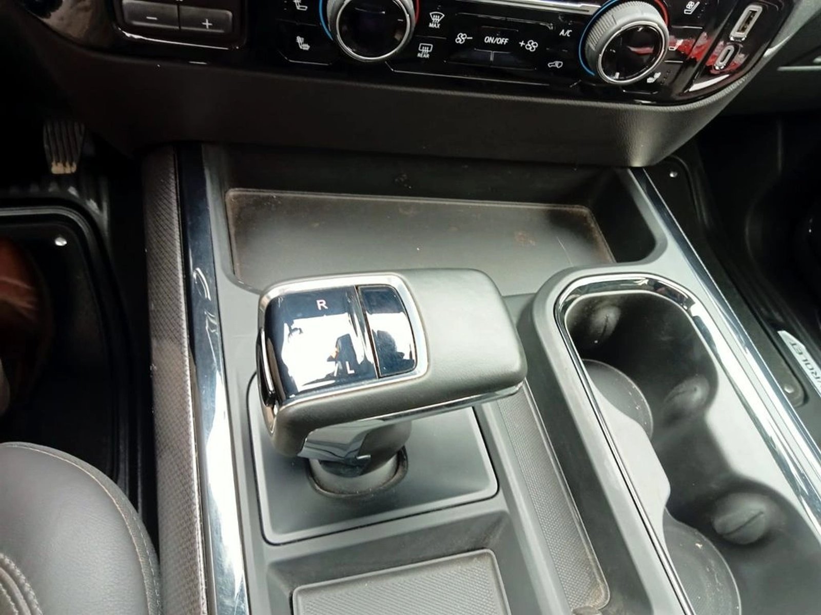 CHEVROLET SILVERADO 6.2 ZR2 Auto DC 4WD R 2025 - Imagen 12 de 18