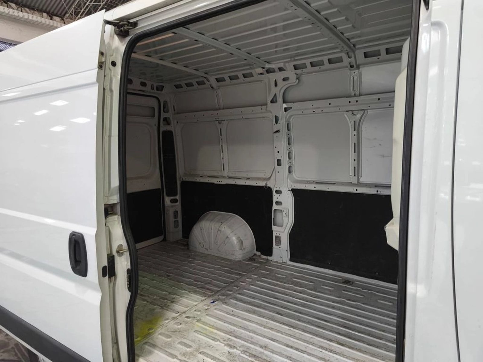 Peugeot BOXER Furgón  L2H2 BlueHDi 165 2025 - Imagen 10 de 15