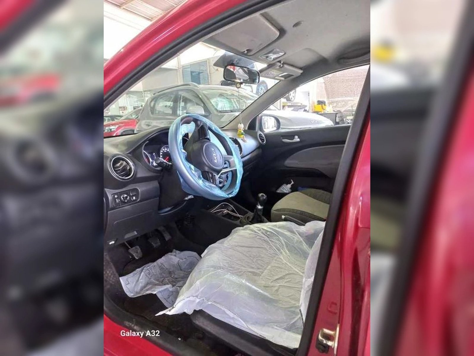 Kia SOLUTO 1.4 2023 - Imagen 4 de 6