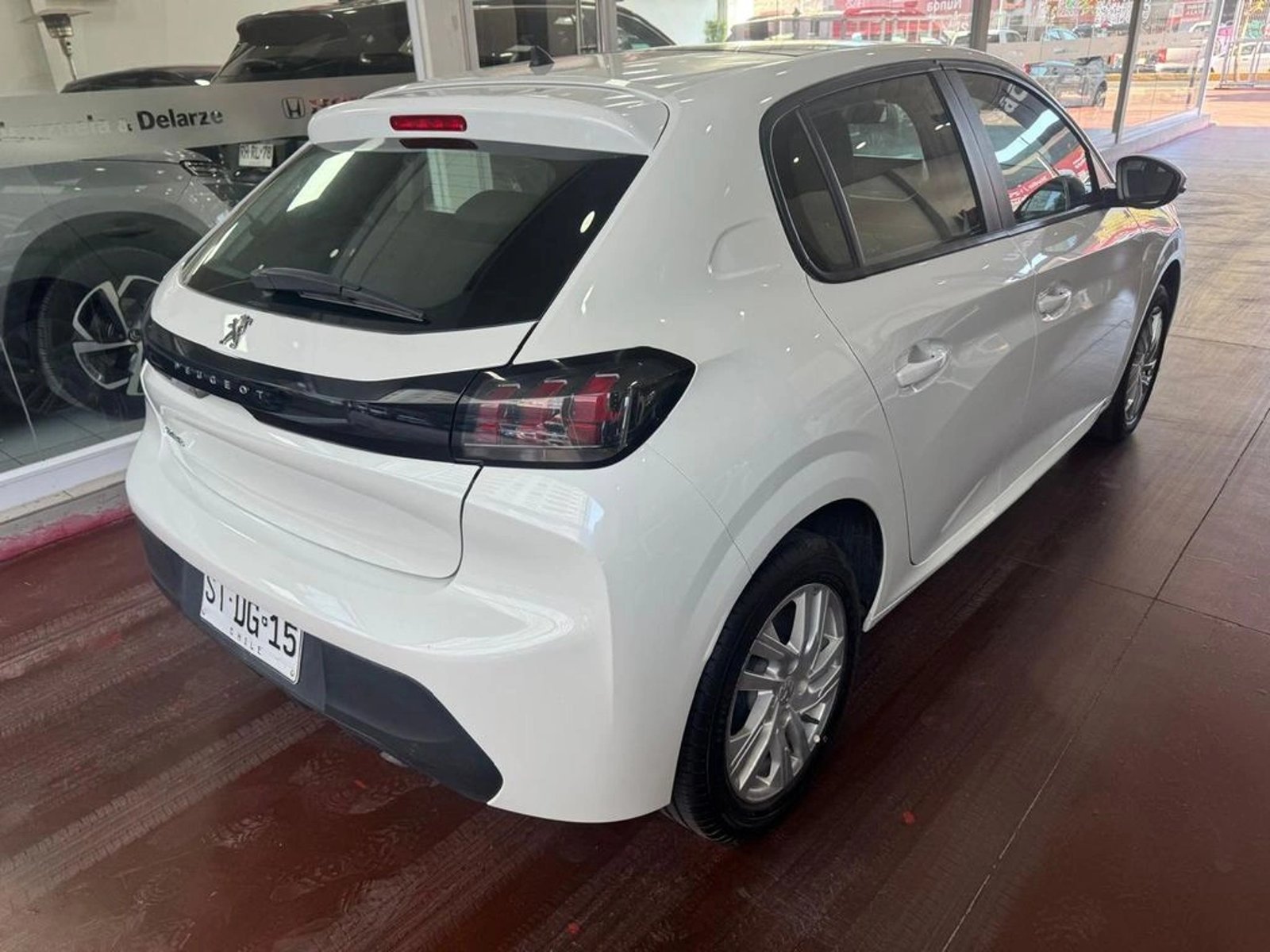 PEUGEOT 208 ALLURE 1.2  82HP 2023 - Imagen 4 de 19