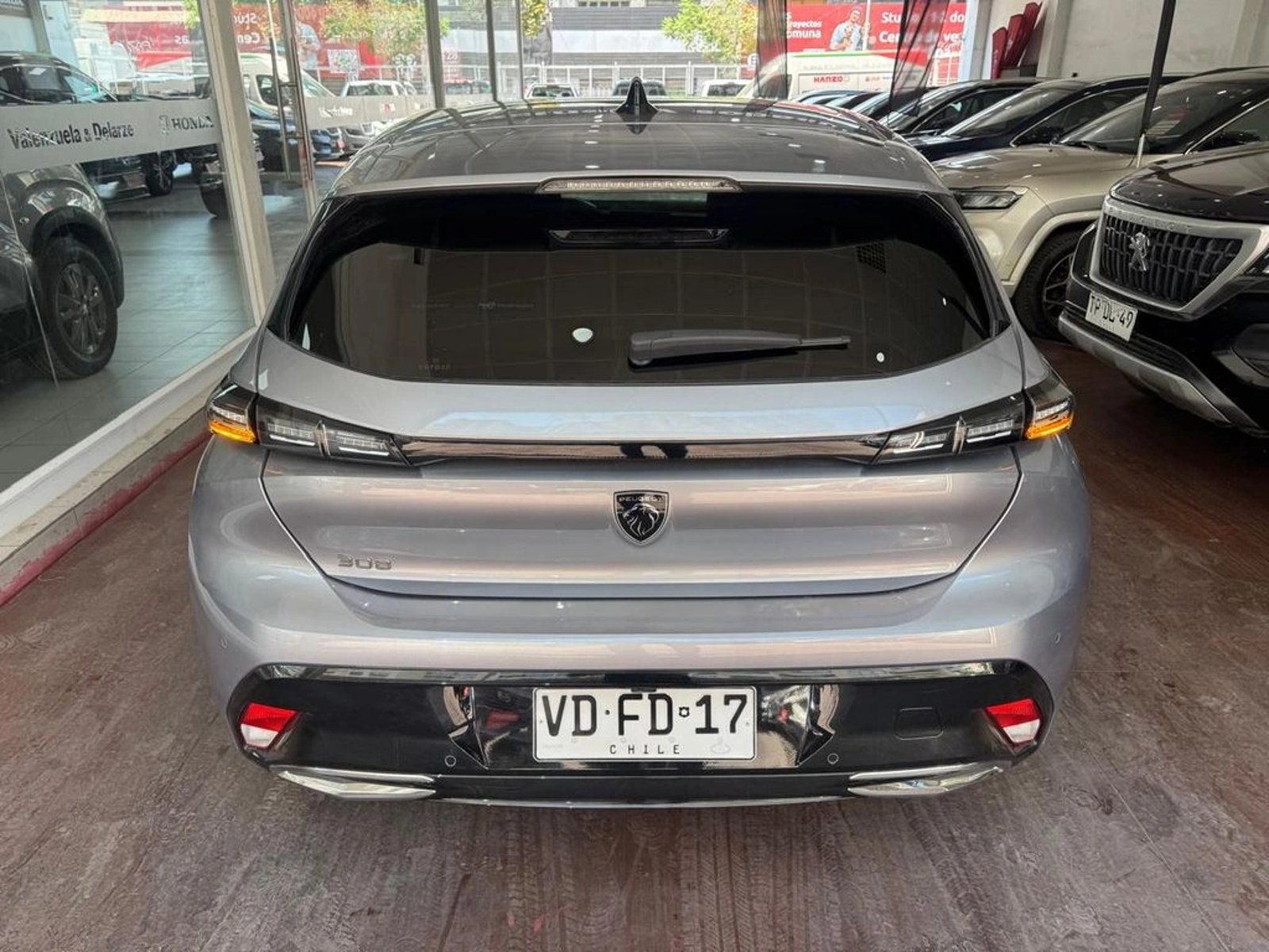 Peugeot 308 Allure Pack Puretech 130 EAT8 PRS 2025 - Foto 5 de 14