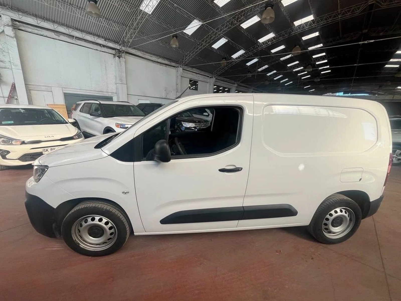 Peugeot PARTNER L1 BlueHDi 100 2024 - Imagen 8 de 15