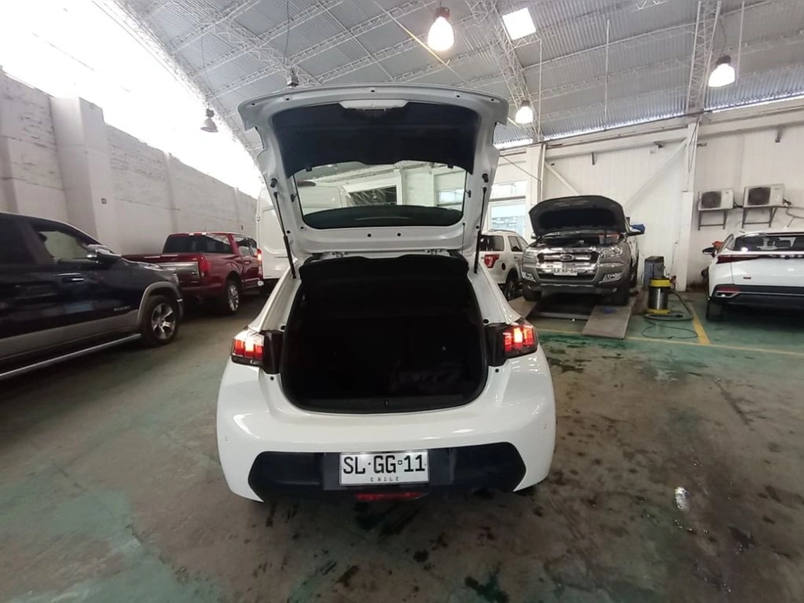 Peugeot 208 Active Pack BlueHDi 100 2023 - Imagen 7 de 14