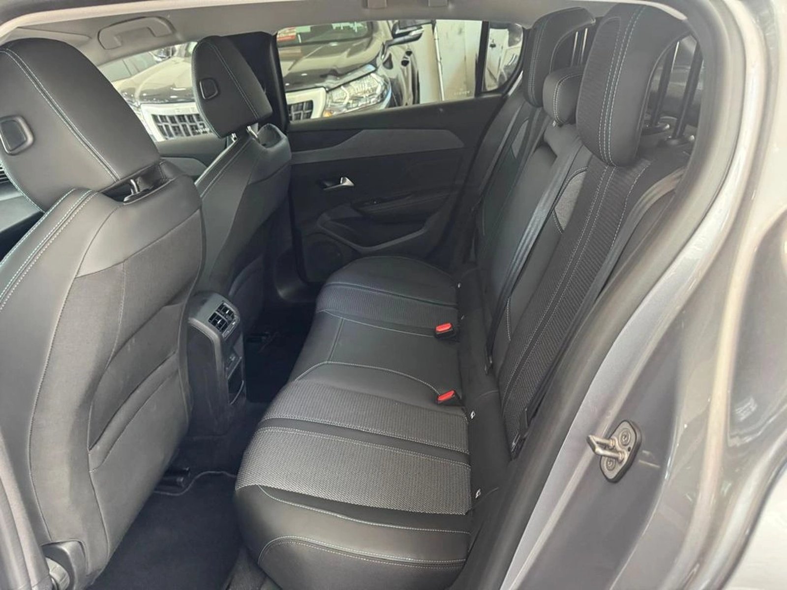 PEUGEOT 308 Allure Pack Puretech 130 EAT8 PRS 2025 - Imagen 10 de 19
