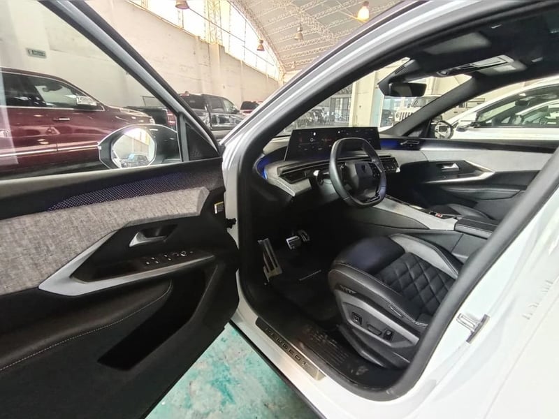 Peugeot 5008 GT MHEV 136 EDCT6 2025 - Imagen 7 de 12