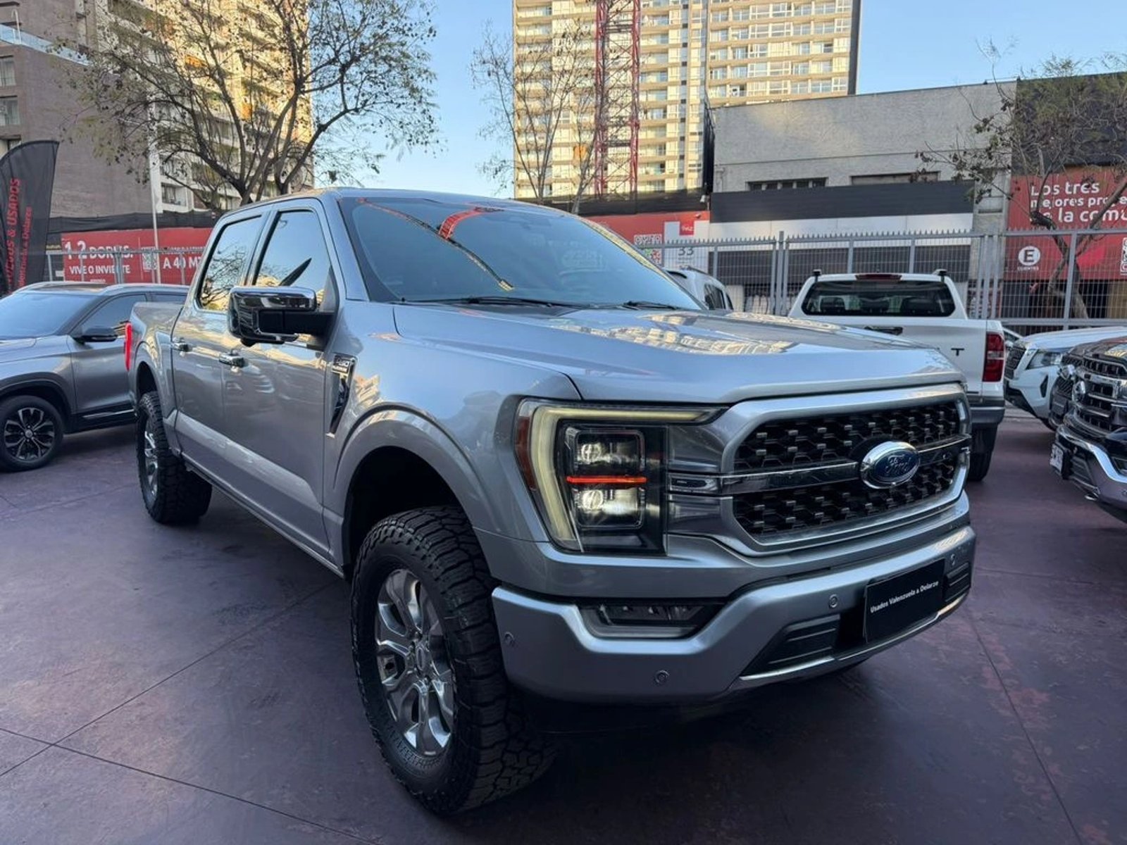 Ford F-150 Platinum 4WD AT 2023 - Foto 3 de 16
