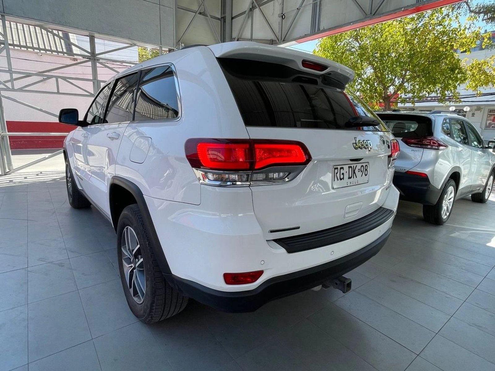 Jeep GRAND CHEROKEE Laredo Sport 2022 - Foto 5 de 16