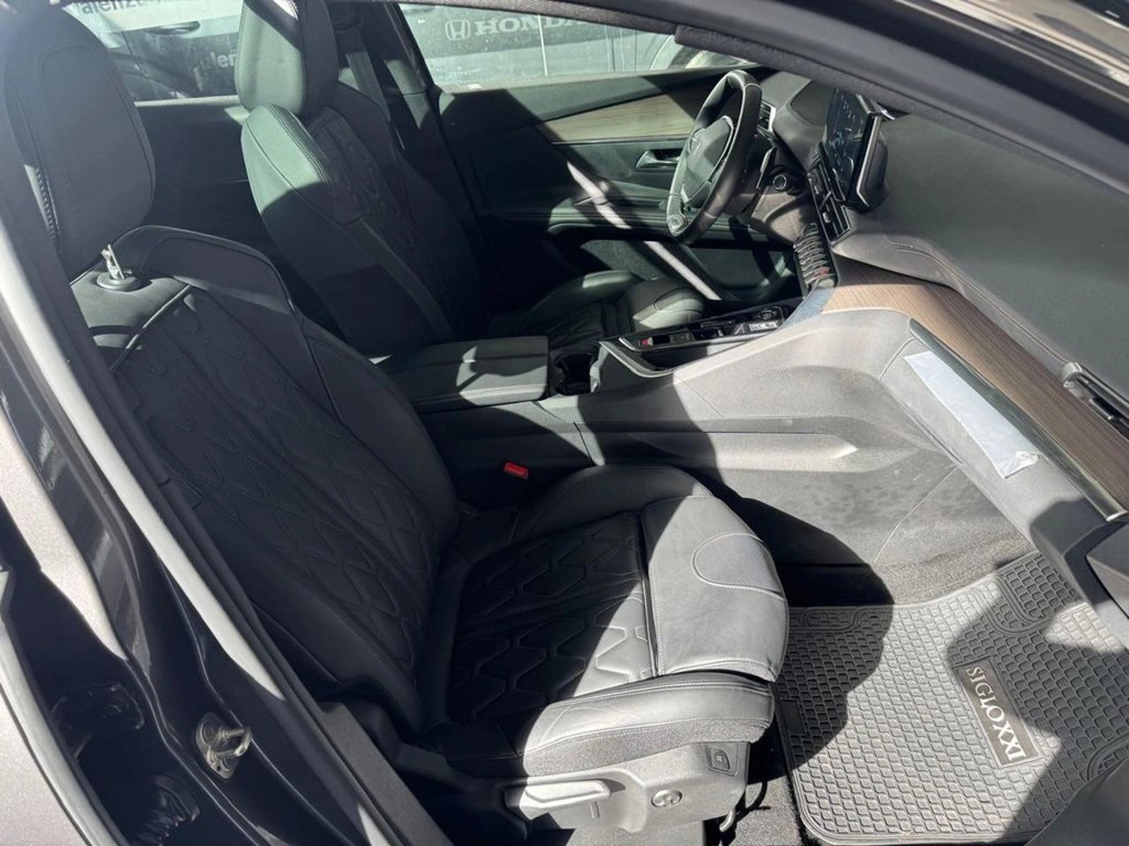 PEUGEOT 3008 GT HYBRID4 300 eEAT8 2025 - Imagen 14 de 20