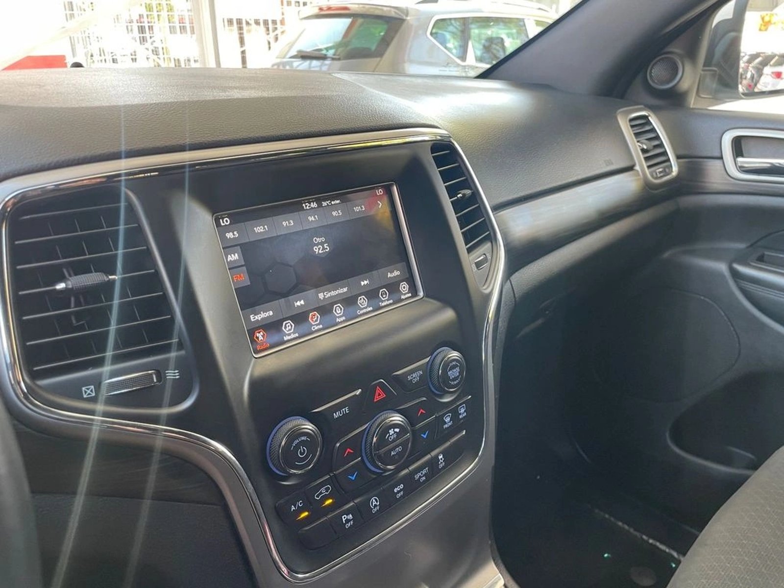 JEEP GRAND CHEROKEE Laredo Sport 2022 - Imagen 10 de 20
