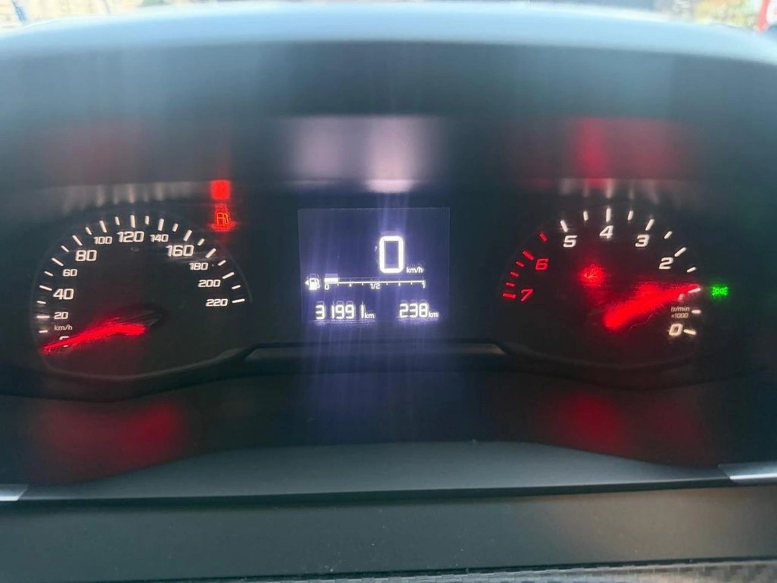 Peugeot 208 Style Puretech 75 2023 - Imagen 13 de 14