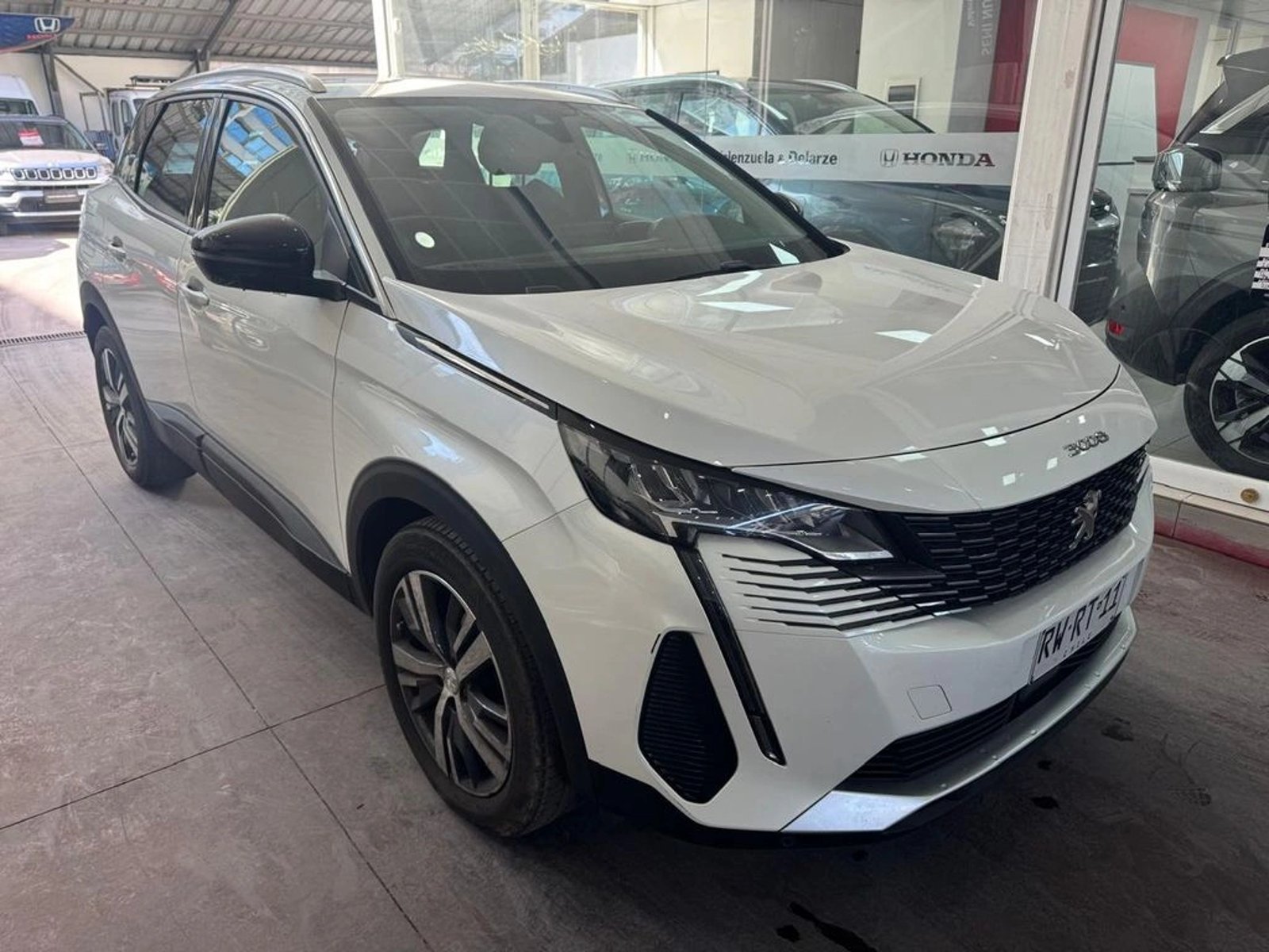 Peugeot 3008 PURETECH 1.2L 2022 - Foto 3 de 11