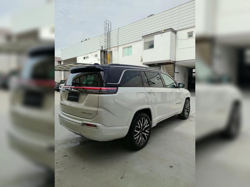 Jeep COMMANDER MCA OVERLAND 1.3T AT6 FWD 2026 - Imagen 5 de 16