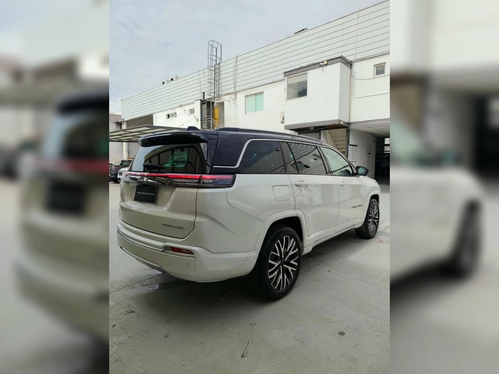 Jeep COMMANDER MCA OVERLAND 1.3T AT6 FWD 2026 - Imagen 5 de 16