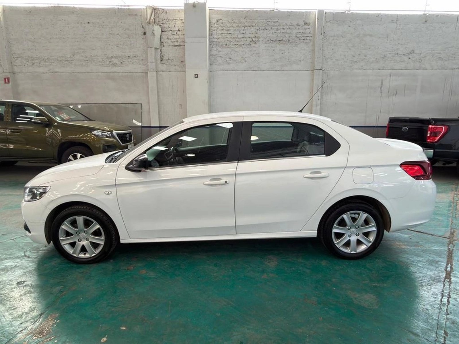 PEUGEOT 301 Allure II Hdi 92 2023 - Imagen 7 de 17