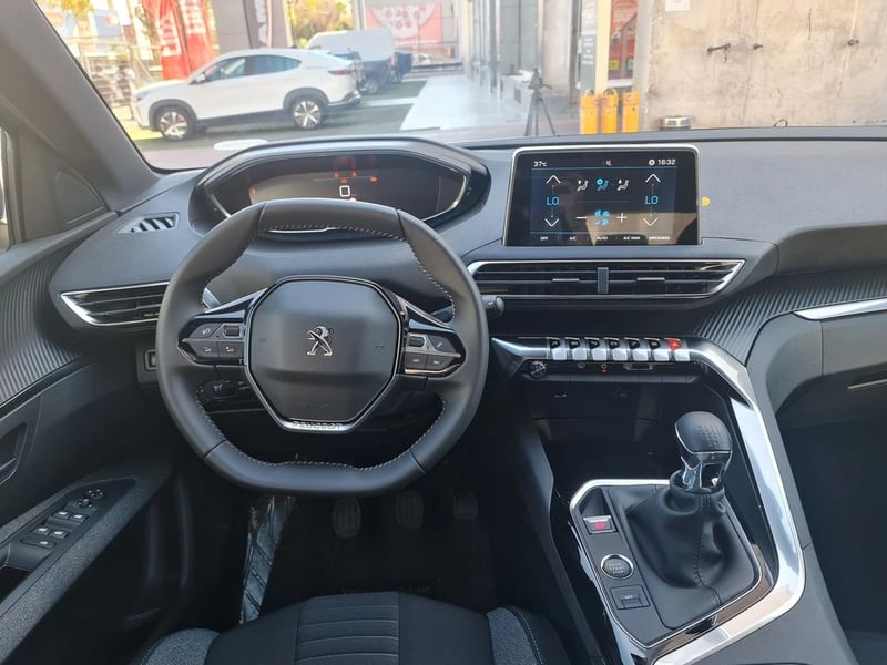 Peugeot 3008 Active Pack Puretech 130 2025 - Imagen 11 de 14