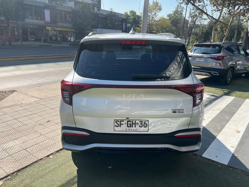 Kia CARENS EX 1.4 AUT 2022 - Imagen 5 de 17