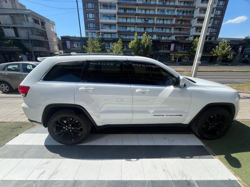 Jeep GRAND CHEROKEE Laredo Sport 2019 - Imagen 7 de 12