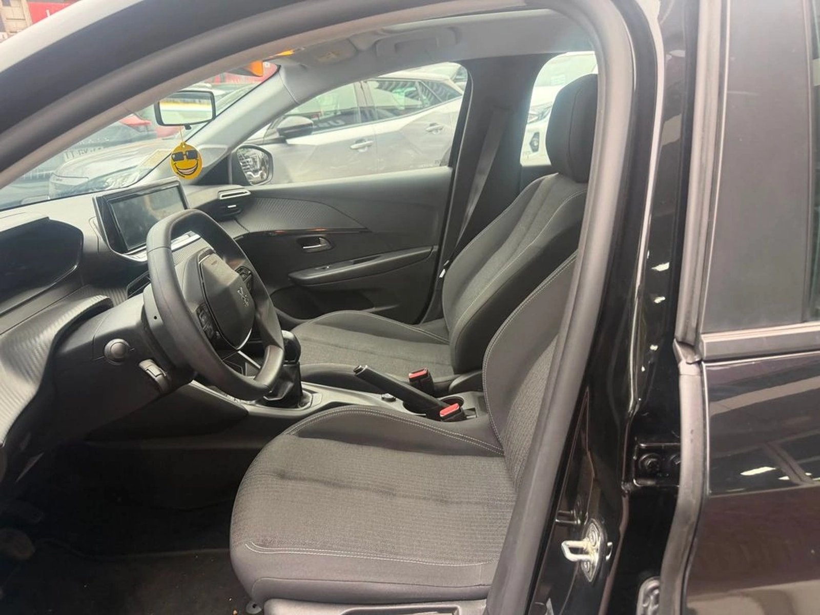 Peugeot 208 Style Puretech 75 2023 - Imagen 9 de 13