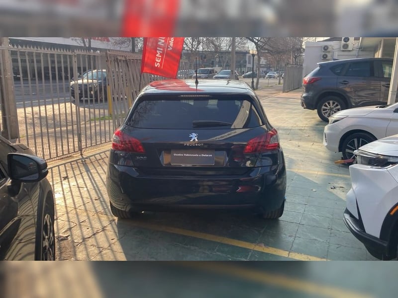 Peugeot 308 Allure Pack BlueHDi 130 EAT8 2019 - Imagen 4 de 7