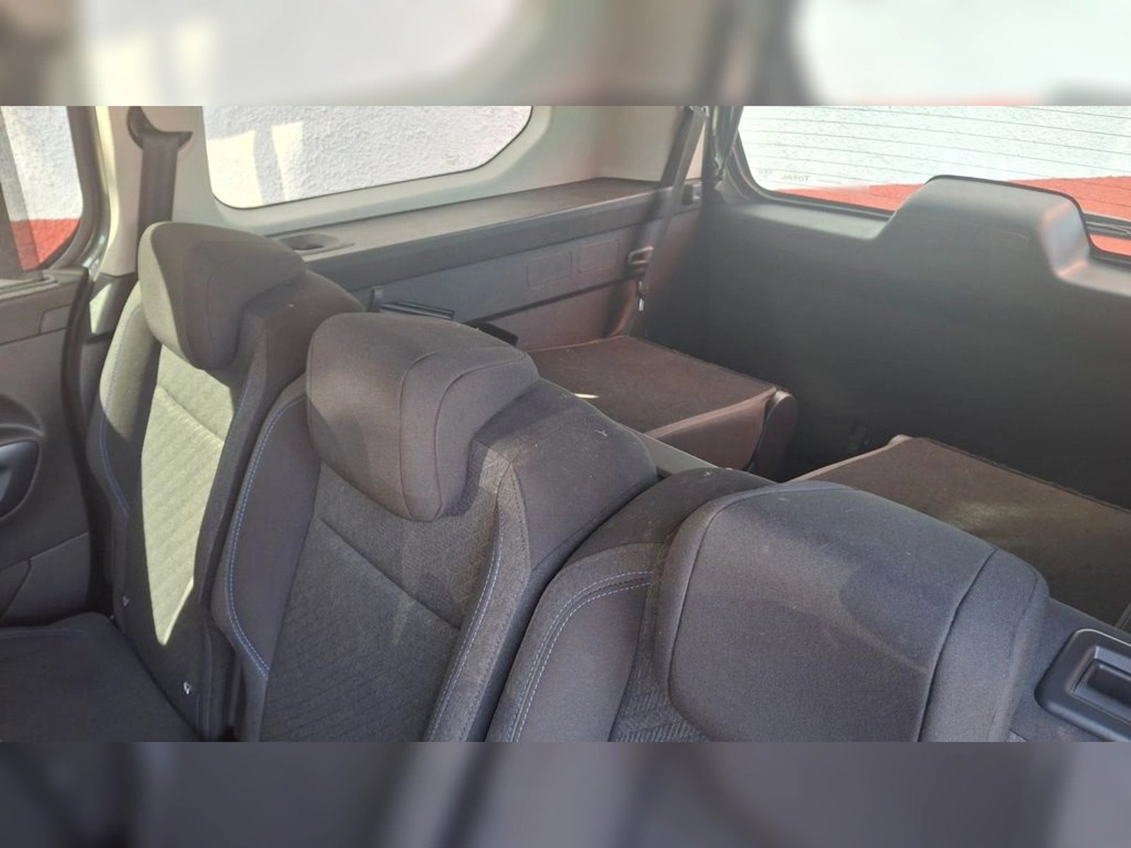 PEUGEOT RIFTER Allure Puretech 130 EAT8 2022 - Imagen 11 de 17