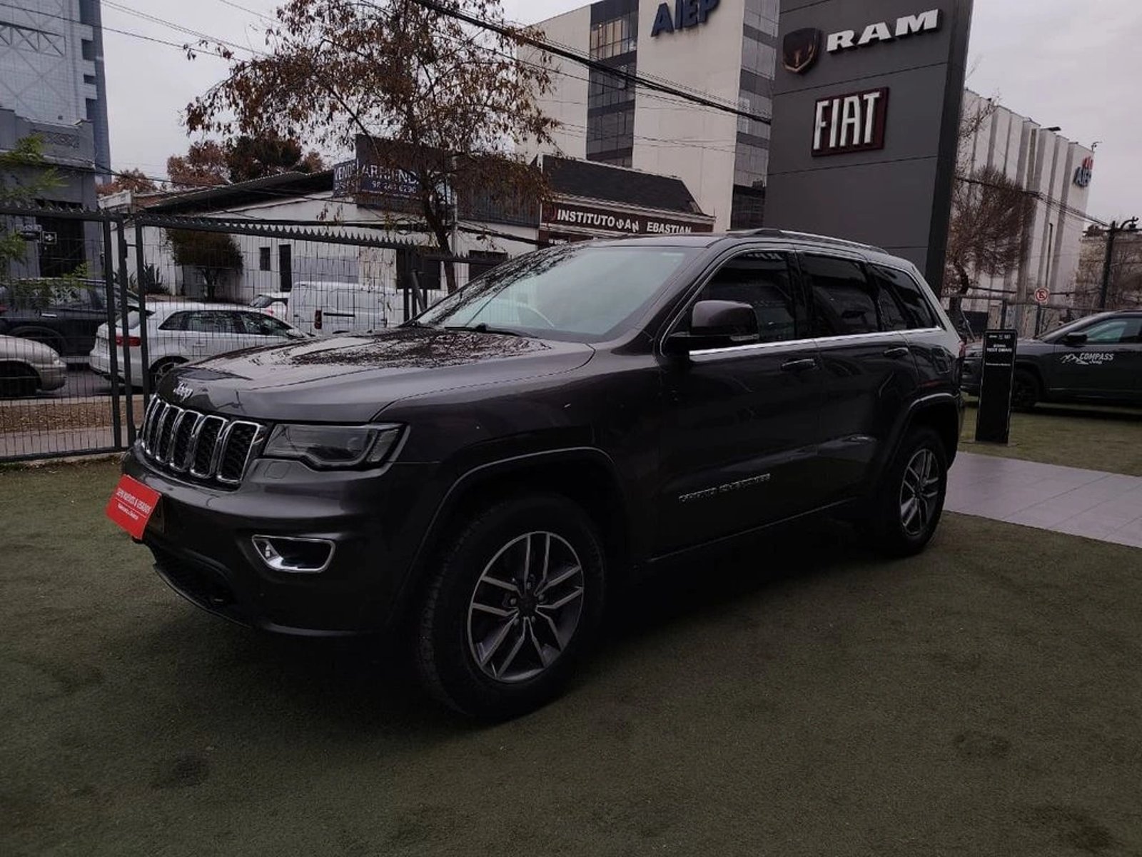 Jeep GRAND CHEROKEE Laredo 4X2 3.6L 2021 - Foto 3 de 14