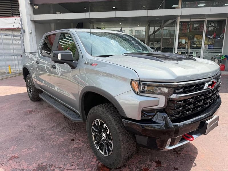Chevrolet SILVERADO 4X4 6.2 AUT 2024 - Imagen 3 de 17