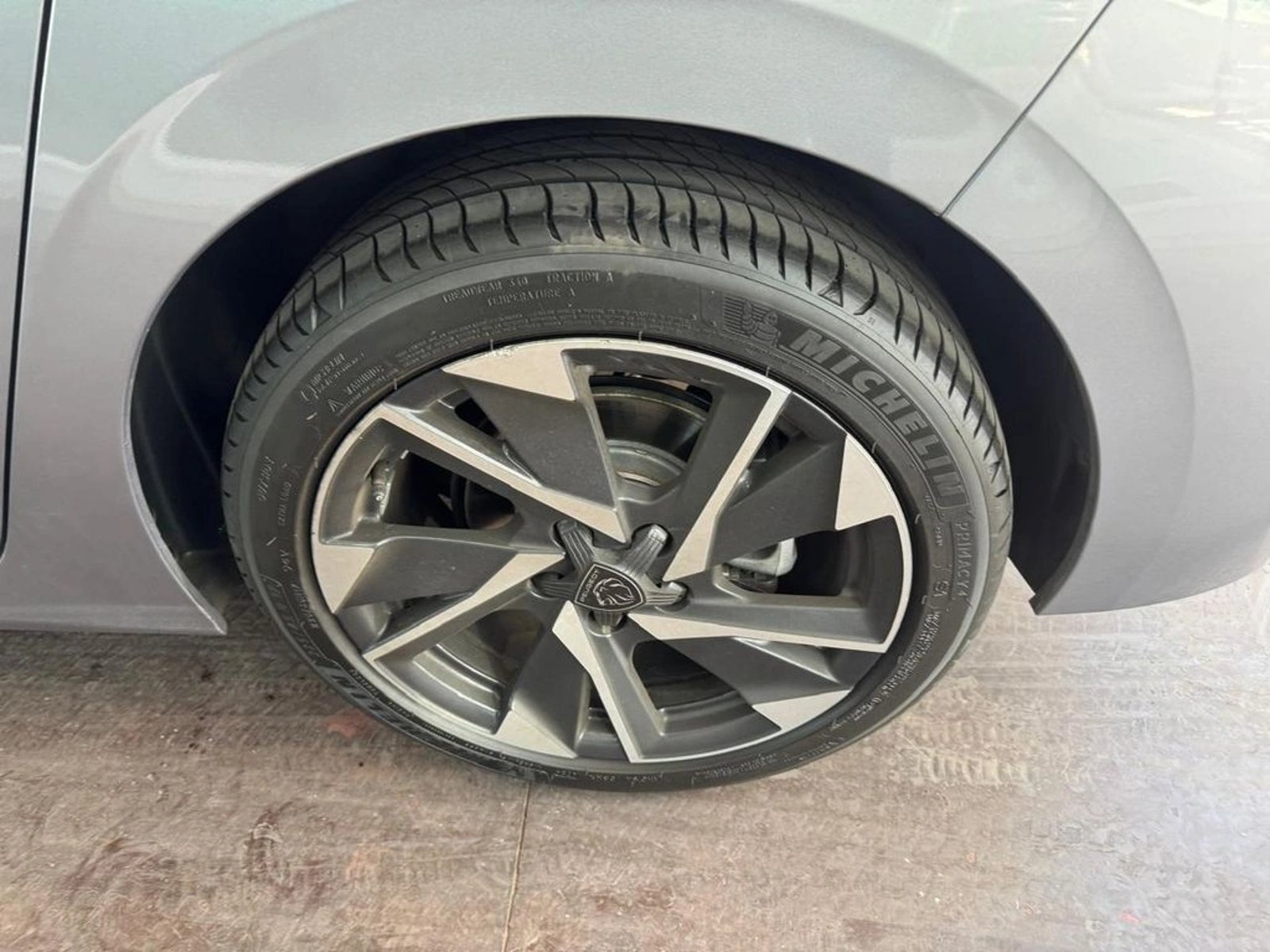 PEUGEOT 308 Allure Pack Puretech 130 EAT8 PRS 2025 - Imagen 8 de 19