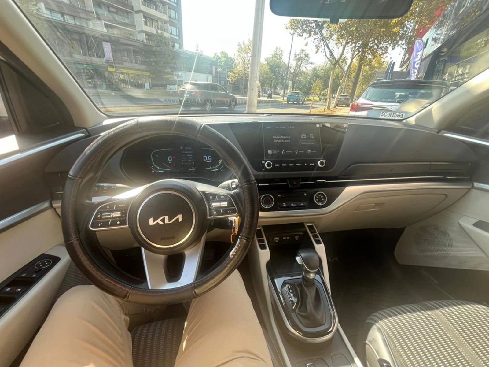 KIA CARENS EX 1.4 AUT 2022 - Imagen 15 de 20