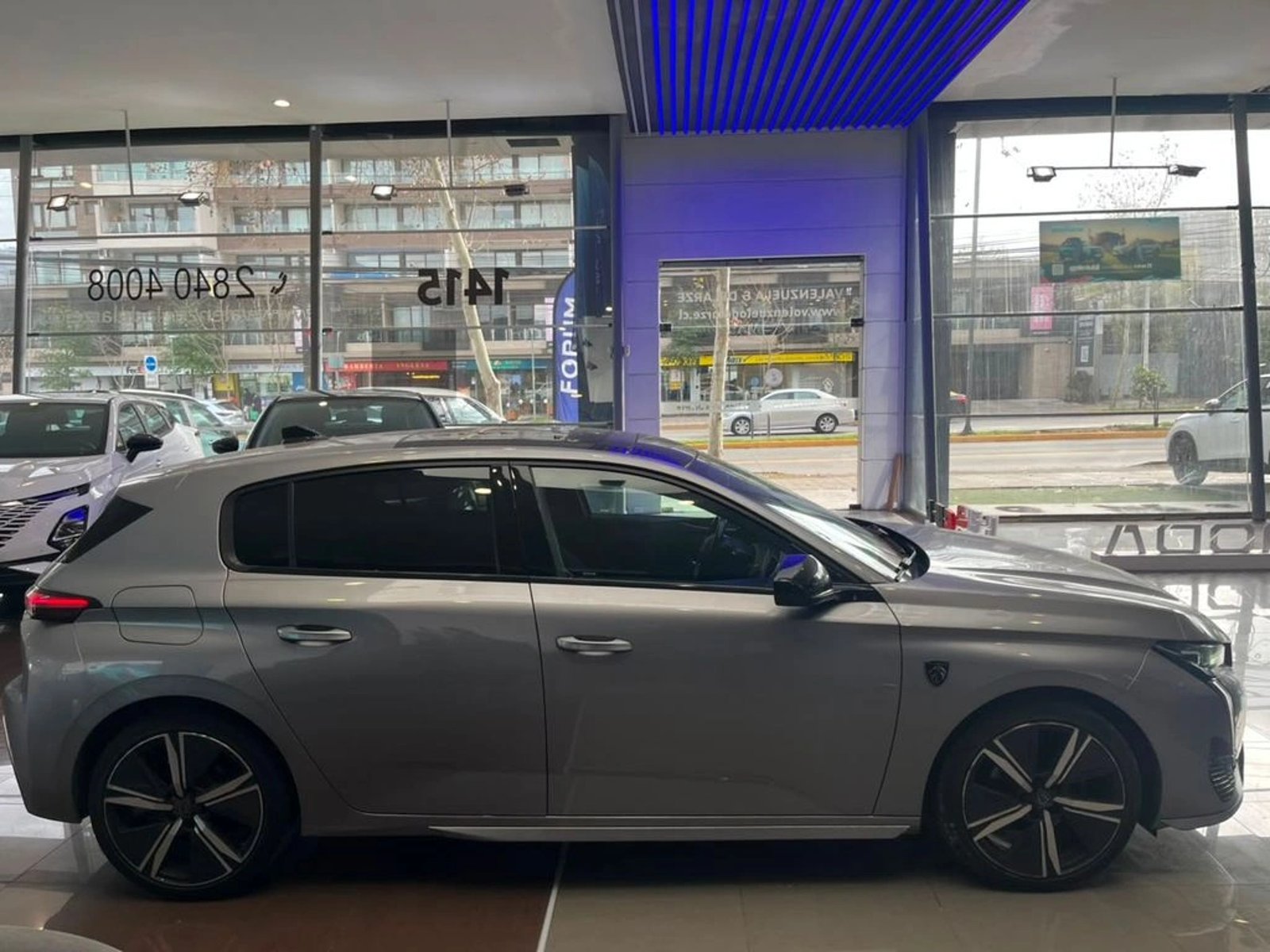 Peugeot 308 PURETECH 1.2 AUT 2023 - Imagen 7 de 15