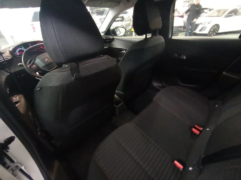 Peugeot 208 Active Pack BlueHDi 100 2023 - Imagen 13 de 14