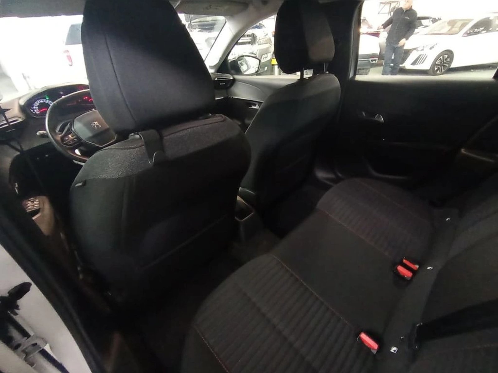 Peugeot 208 Active Pack BlueHDi 100 2023 - Imagen 13 de 14
