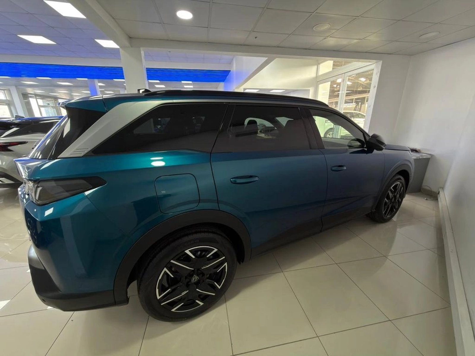 PEUGEOT 5008 ALLURE MHEV 136 EDCT6 2026 - Imagen 6 de 18
