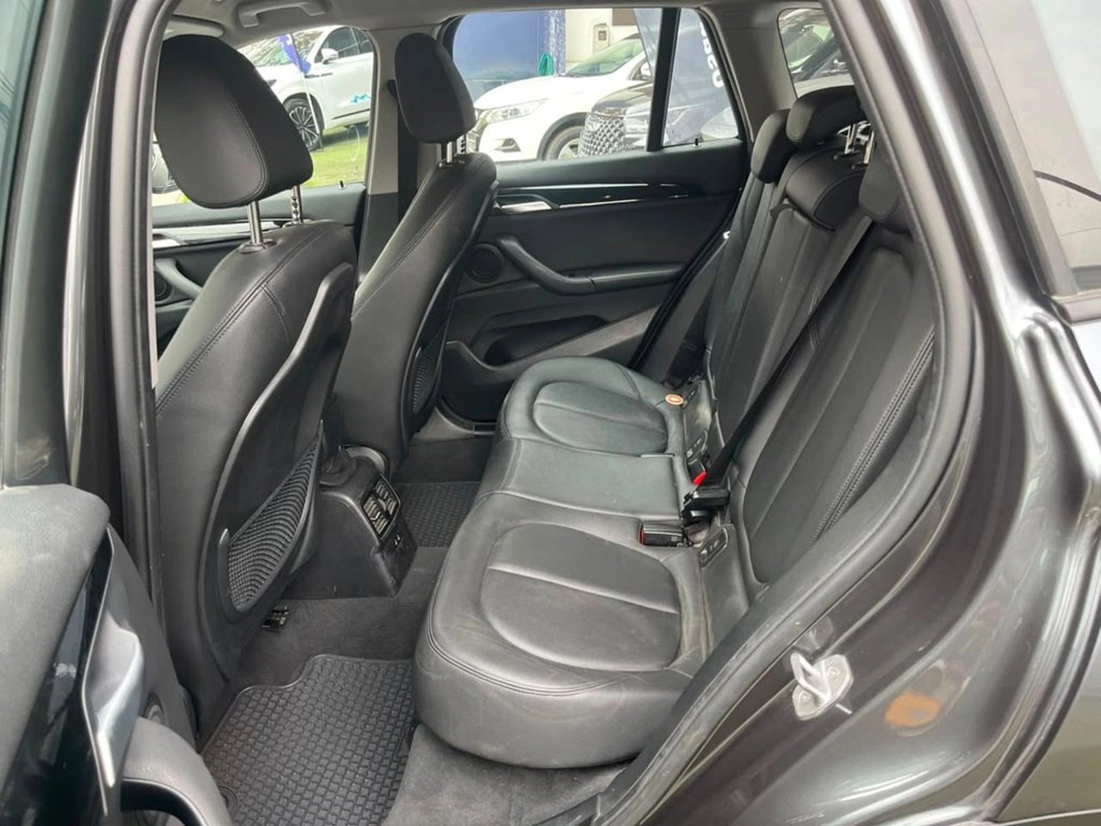 BMW X1 SDRIVE 20I URBAN  2.0 AUT 2022 - Imagen 12 de 17