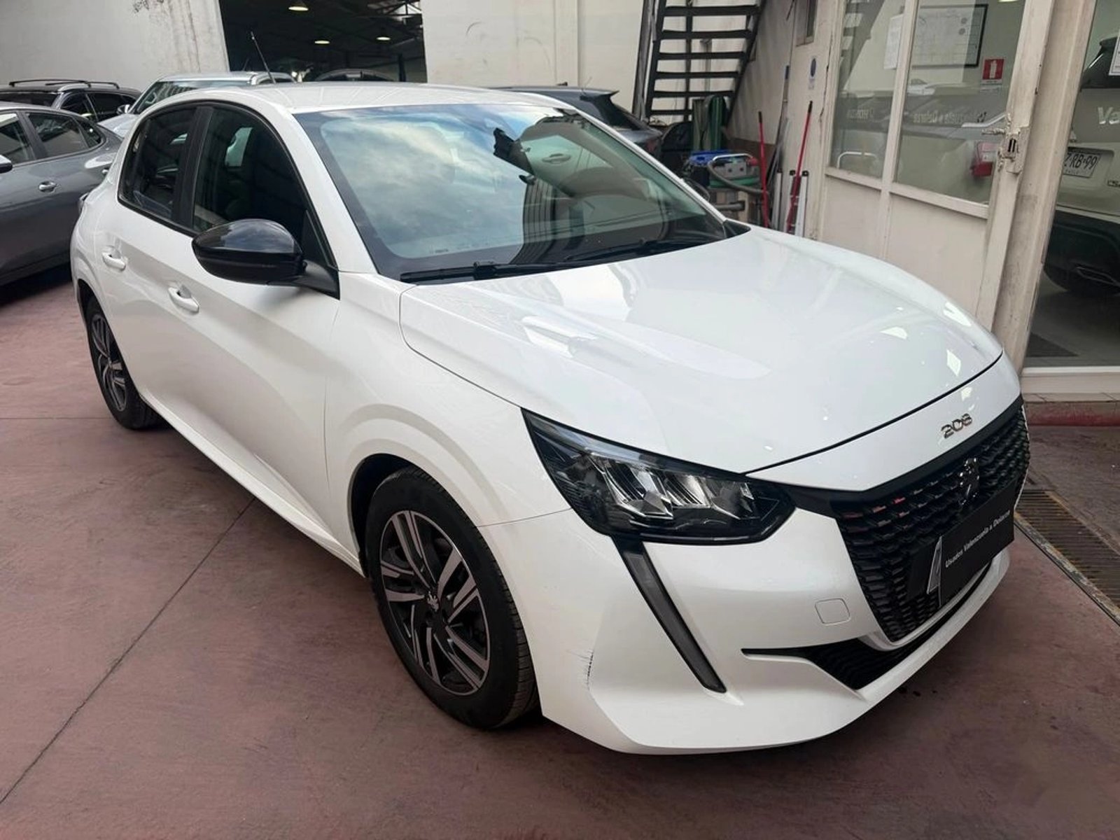 Peugeot 208 Active Pack Puretech 75 e6.4 2024 - Imagen 3 de 12