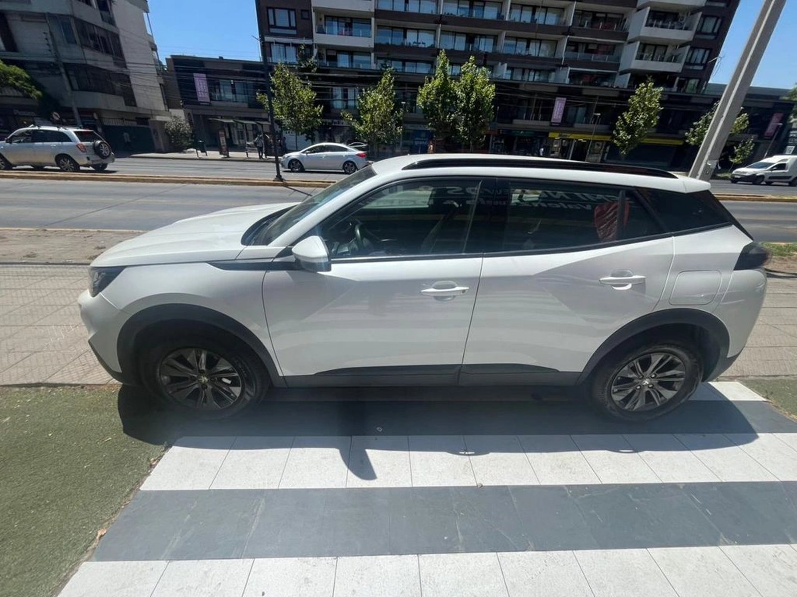 Peugeot 2008 Active Pack 2022 - Foto 3 de 16
