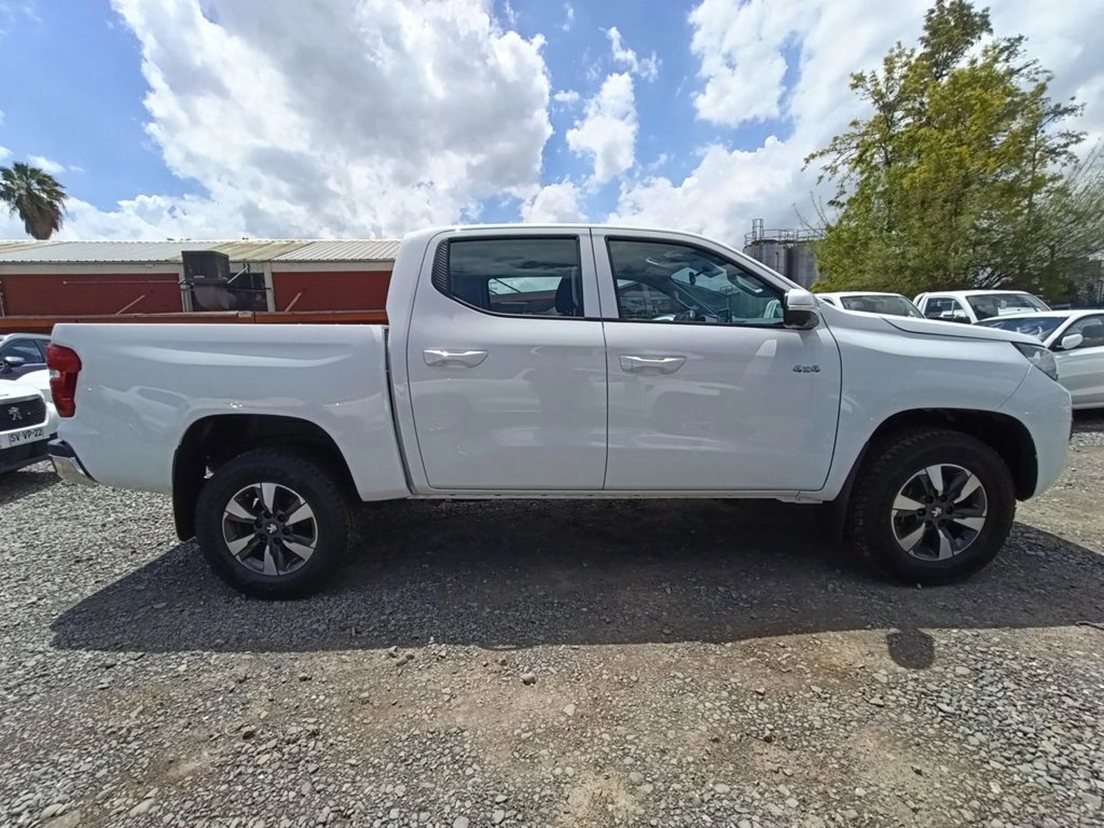 Peugeot LANDTREK Active BlueHDi 180 4x4 AT 2026 - Foto 5 de 20