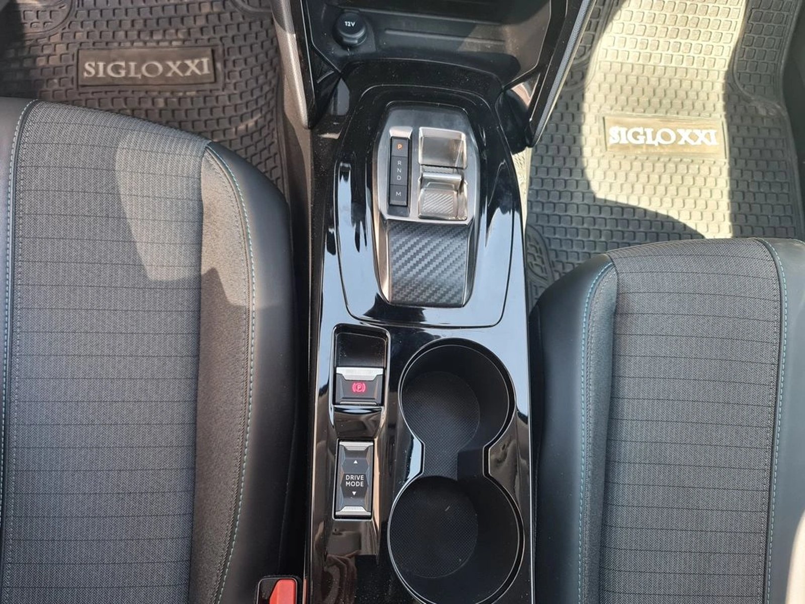 PEUGEOT 208 Allure Pack Puretech 130 EAT8 2024 - Imagen 12 de 20