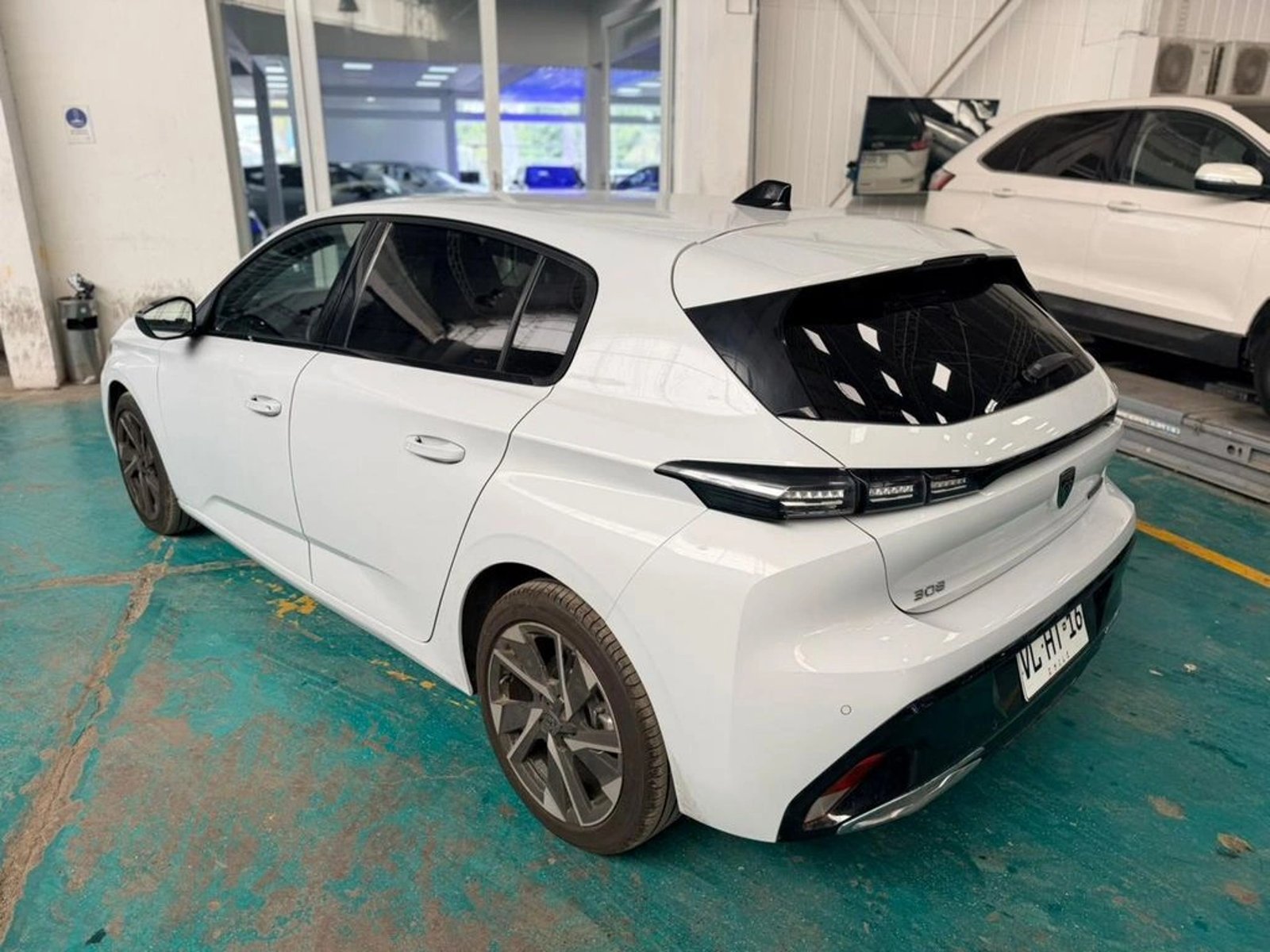 Peugeot 308 Allure Pack Puretech 130 EAT8 PRS 2026 - Foto 4 de 13