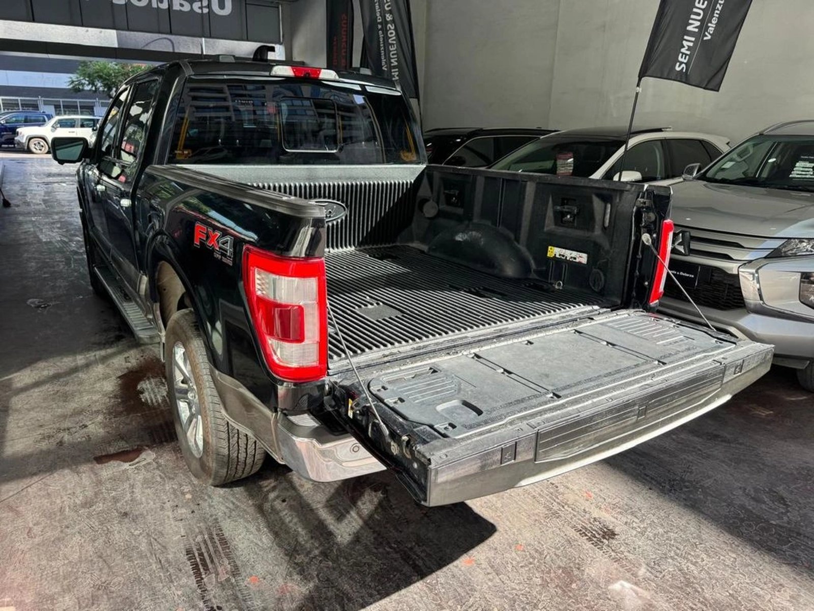 FORD F-150 Lariat Luxury AT 2023 - Imagen 7 de 19