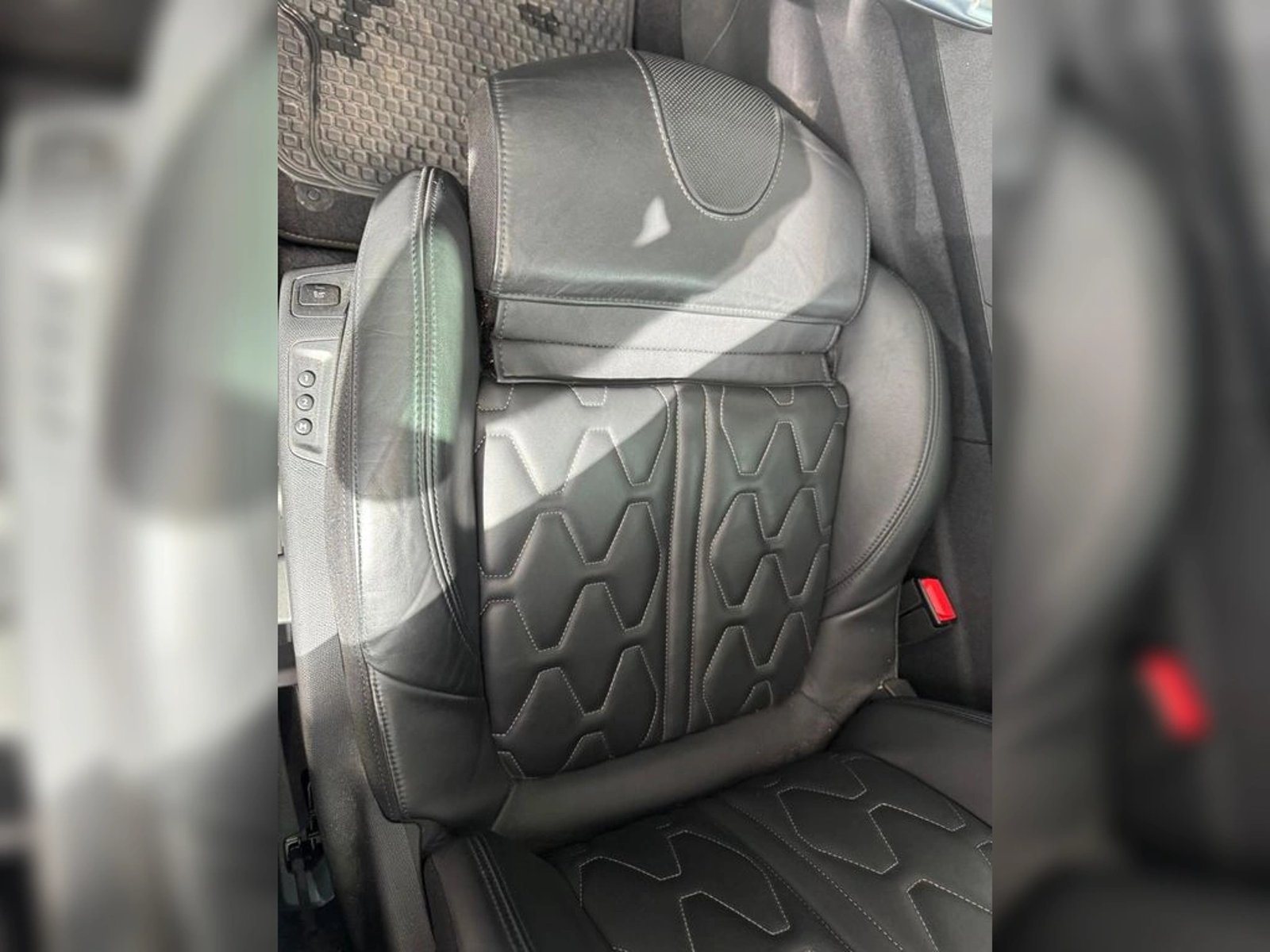 PEUGEOT 3008 GT HYBRID4 300 eEAT8 2025 - Imagen 16 de 20