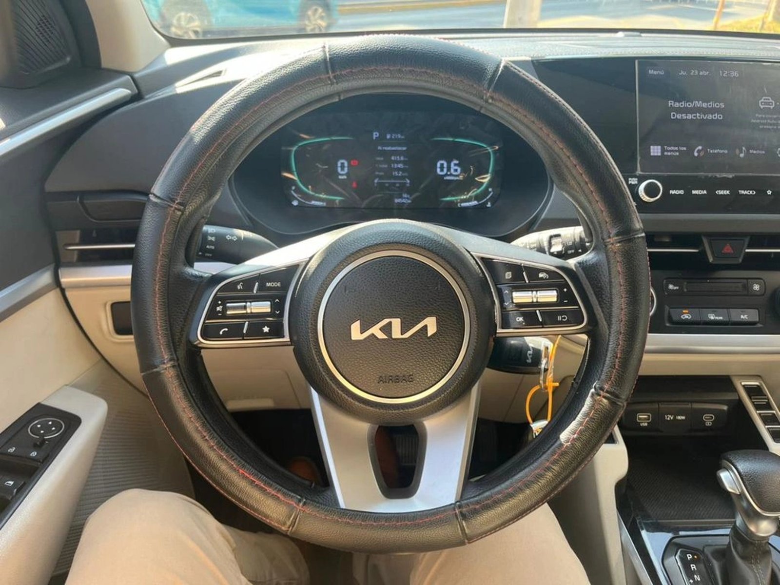 KIA CARENS EX 1.4 AUT 2022 - Imagen 16 de 20