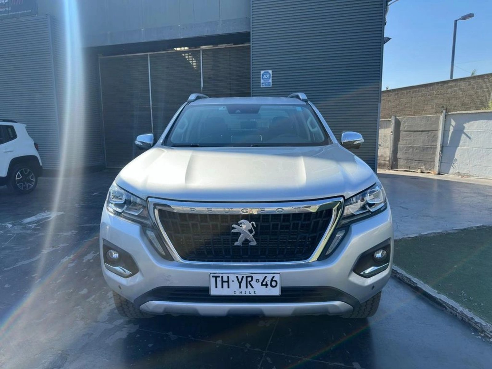 Peugeot LANDTREK Action4 BlueHDi 180 4x4 AT 2024 - Foto 2 de 11