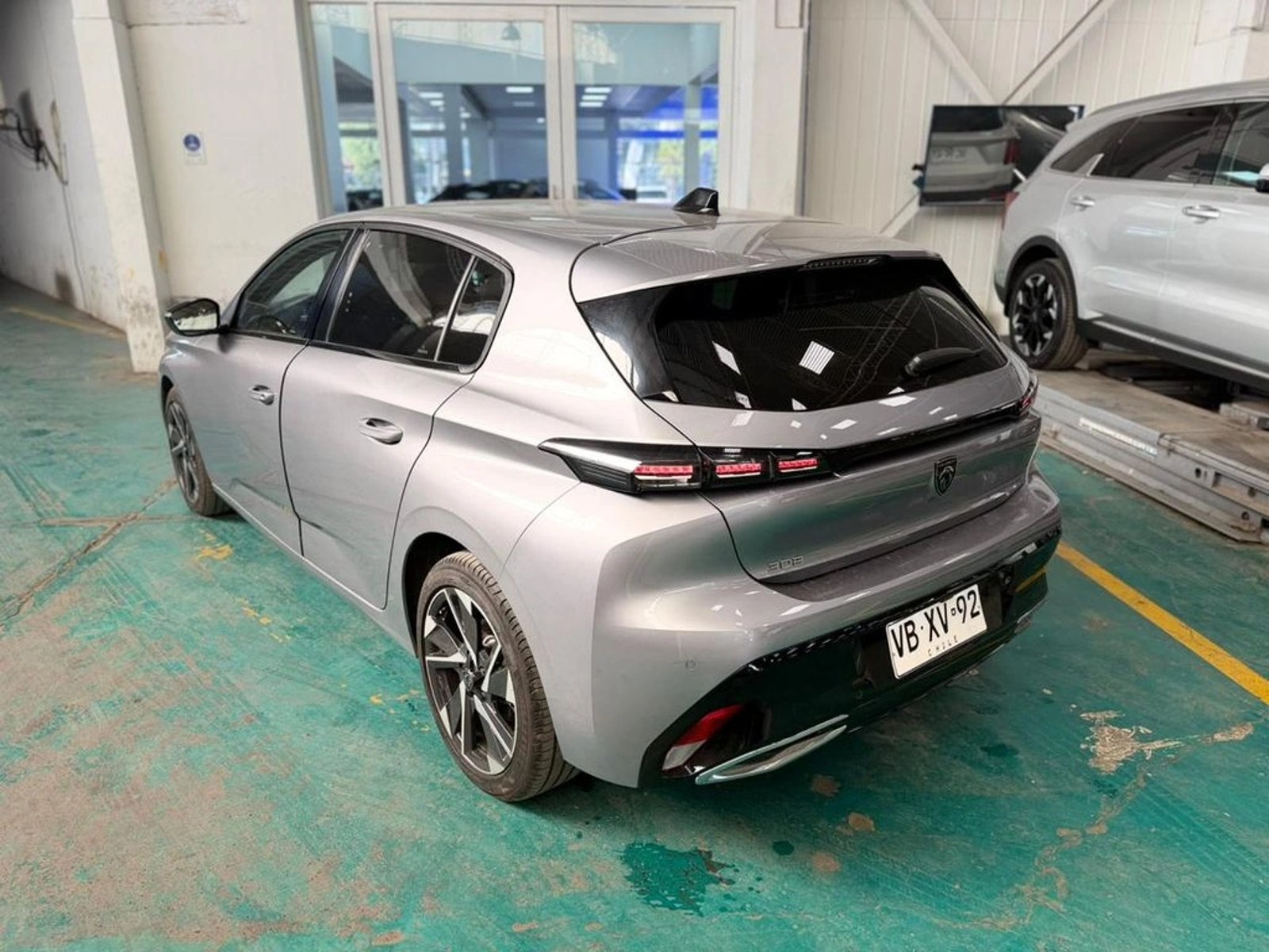 Peugeot 308 Allure Pack Puretech 130 EAT8 PRS 2025 - Foto 4 de 13