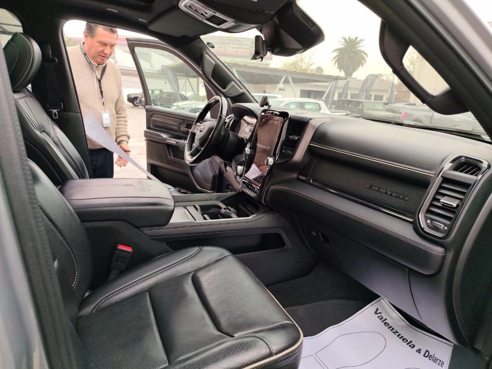RAM 1500 LIMITED 5.7 AUT 2023 - Imagen 13 de 20