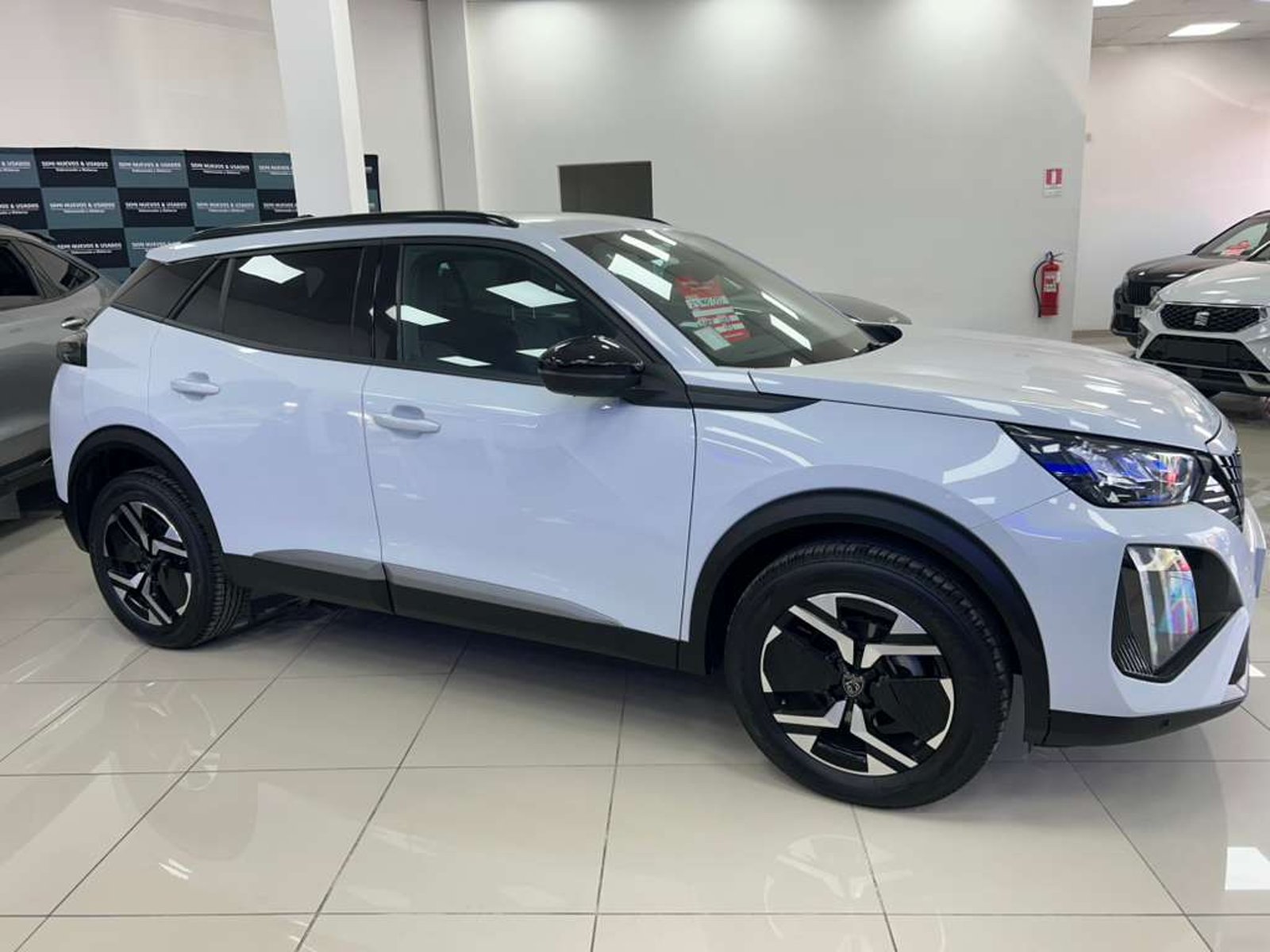 Peugeot 2008 MCA Allure Puretech 130 2025 - Foto 4 de 12