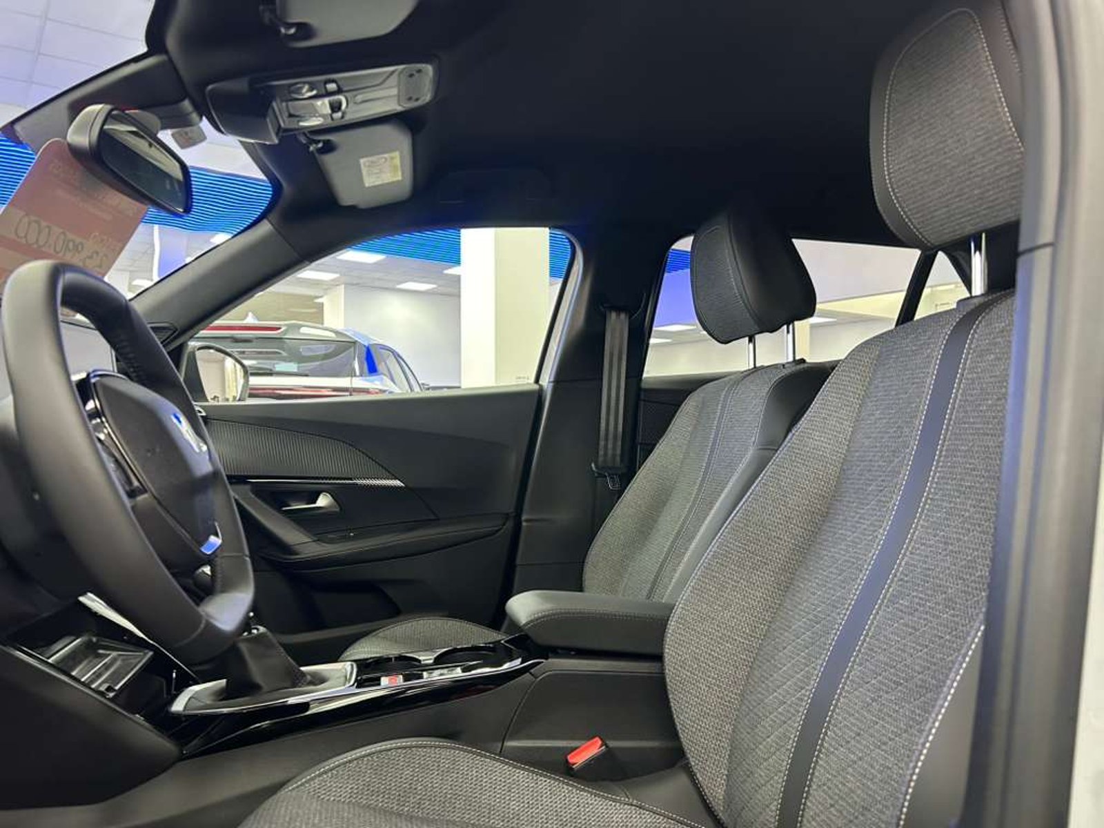 PEUGEOT 2008 MCA Allure Puretech 130 2025 - Imagen 7 de 17