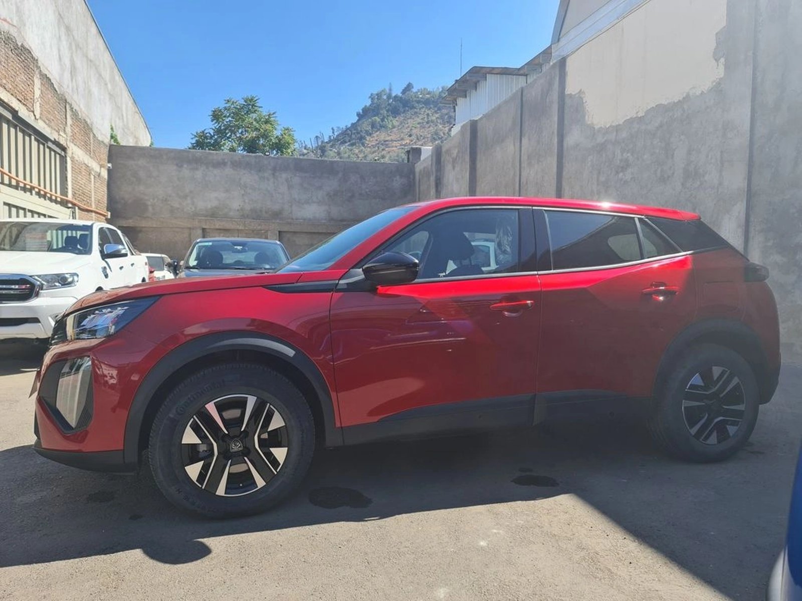 Peugeot 2008 MCA Active Puretech 130 2025 - Foto 5 de 16