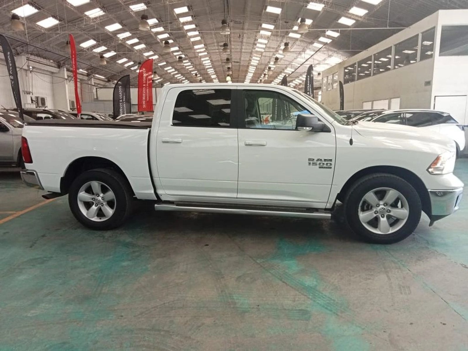 RAM 1500 SLT CREW CAB 2022 - Foto 5 de 17