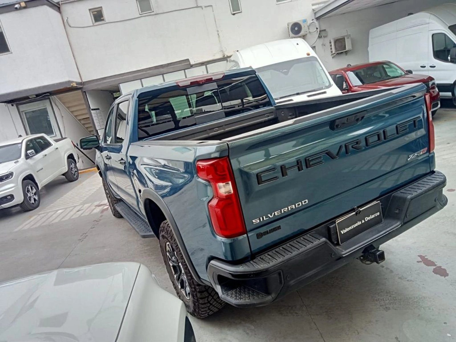 CHEVROLET SILVERADO 6.2 ZR2 Auto DC 4WD R 2025 - Imagen 6 de 18