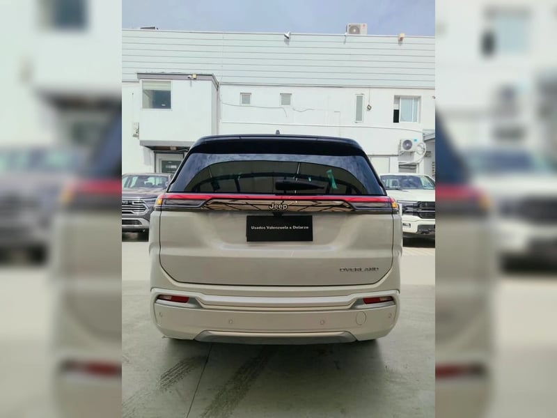 Jeep COMMANDER MCA OVERLAND 1.3T AT6 FWD 2026 - Imagen 6 de 16